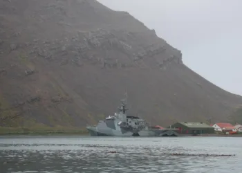 HMS Medway, patrullero offshore de la Royal Navy, en su despliegue en el Atlántico Sur. Créditos: HMS Medway.