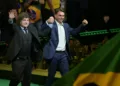El presidente Javier Milei participó del lanzamiento oficial de Flávio Bolsonaro como candidato presidencial en Brasil. Desde San Pablo, Milei dijo que Brasil todavía “no vivió las consecuencias más nefastas y profundas” de los gobiernos del Partido de los Trabajadores (PT) pero puede vivirlas si no da una vuelta de timón. Créditos: TV Pública Argentina.