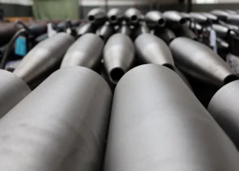 El Ministerio de Defensa de Polonia anuncia la firma de un acuerdo de intención entre NITRO-CHEM S.A. (del grupo PGZ) y la británica BAE Systems. Créditos: Ministerio de Defensa de Polonia.
