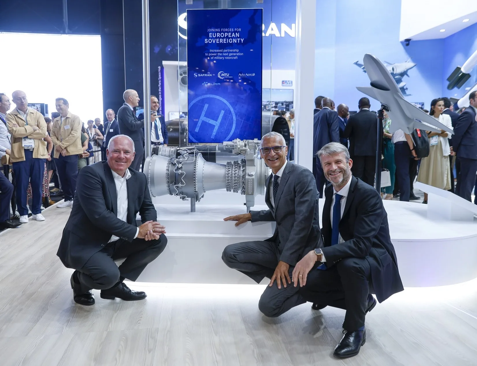 Paris Air Show de junio de 2025. Avio Aero anuncia su colaboración con Safran Helicopter Engines y MTU Aero Engines para desarrollar el motor turboeje ENGHE, un propulsor 100% europeo para la próxima generación de helicópteros militares. Créditos: Avio Aero.