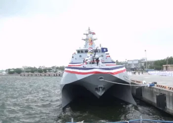 ROCS Tan Chiang (丹江, PGG-627), la primera corbeta catamarán de la clase Tuo Chiang, lote 2. Créditos: Captura de pantalla del vídeo difundido por la Oficina Presidencial de Taiwán.
