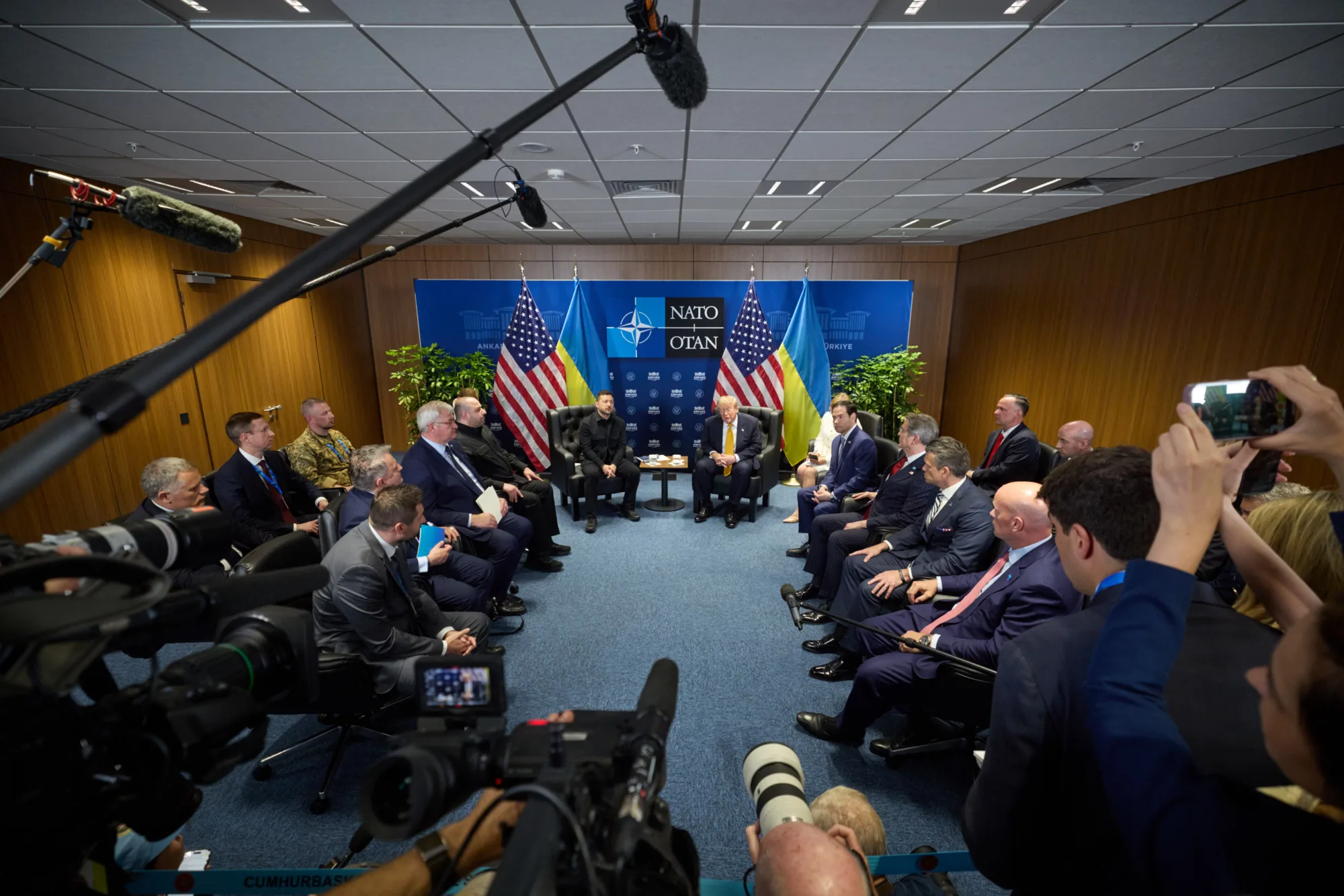 El presidente Zelenskyy y el presidente Donald Trump durante una reunión con especial énfasis en fortalecer la defensa aérea de Ucrania, el miércoles 8 de julio de 2026, en el marco de la Cumbre de la OTAN en Ankara. Créditos: Volodymyr Zelenskyy.