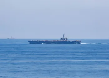 El USS George Washington transita por el estrecho de Luzón para llevar a cabo operaciones en el Mar de China Meridional. Crédito: página de la 7ª Flota X