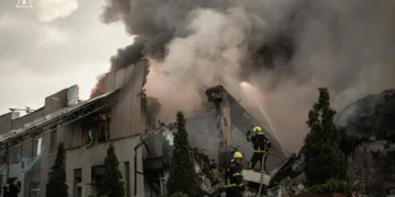 Ataque ruso masivo durante la noche con más de 70 misiles (casi la mitad balísticos) y casi 500 drones contra Ucrania, dirigido principalmente a Kiev. Créditos: Volodymyr Zelenskyy.