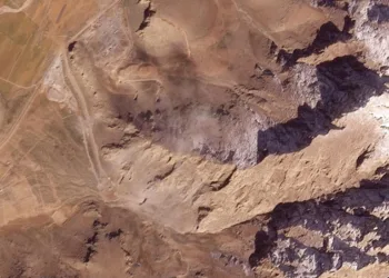 Las imágenes de Planet Labs muestran que la base de misiles de Irán al norte de Kermanshah sufrió graves daños al comienzo de la guerra. Créditos: Planet Labs.