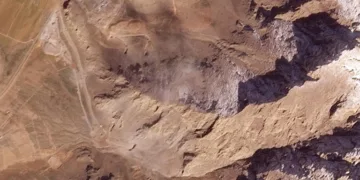 Las imágenes de Planet Labs muestran que la base de misiles de Irán al norte de Kermanshah sufrió graves daños al comienzo de la guerra. Créditos: Planet Labs.
