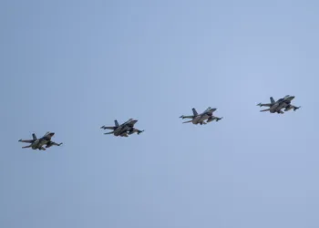 Aviones de combate F-16 vuelan sobre Diyarbakır, sureste de Türkiye, el 26 de julio de 2026. (Foto AA)
