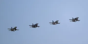 Aviones de combate F-16 vuelan sobre Diyarbakır, sureste de Türkiye, el 26 de julio de 2026. (Foto AA)