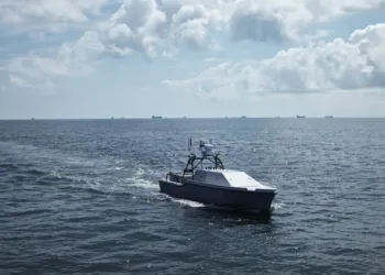 El vehículo de superficie autónomo Corsair, fabricado por Saronic Technologies Inc., es capaz de transportar 1,000 libras durante aproximadamente 1,000 millas náuticas, según la compañía. Fuente: Saronic Technologies