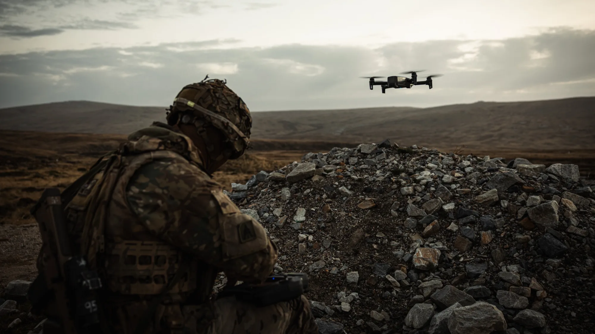 Ejercicios miliates del Ejército Británico en las Islas Malvinas con el despliegue de un dron. Crédito: Defence Operations via X