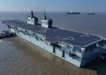 El Sichuan, el primer buque de asalto anfibio Tipo 076 de China capaz de transportar drones, durante su primera prueba de mar. Créditos: Xinhua.