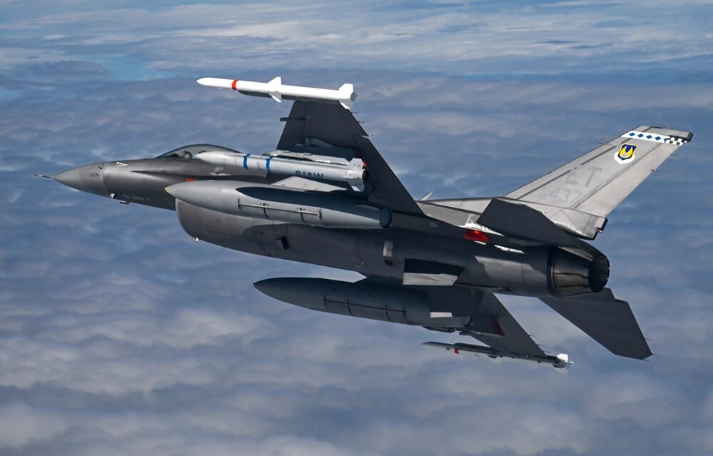 F-16 / Stand-In Attack Weapon (SiAW). Créditos: Fuerza Aérea de EE. UU.
