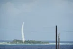 Un interceptor PATRIOT Advanced Capability 3 (PAC-3) es lanzado desde la isla Omelek durante la histórica prueba de vuelo integrada de la MDA el 24 de octubre de 2012. Créditos: Andrew Hall.