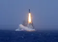 Lanzamiento de un misil estratégico SLBM JL-2 y JL-3 desde un submarino nuclear de la Armada china el 6 de julio de 2026. Créditos: China Military Bugle.