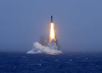 Lanzamiento de un misil estratégico SLBM JL-2 y JL-3 desde un submarino nuclear de la Armada china el 6 de julio de 2026. Créditos: China Military Bugle.