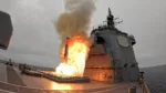 Primer disparo real de un misil Tomahawk desde el destructor JMSDF JS Chokai en el Océano Pacífico el 29 de julio de 2026. Créditos: Ministerio de Defensa de Japón.