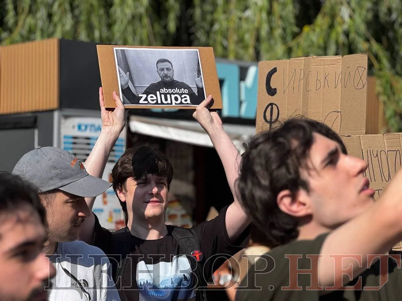 Los ucranianos salieron a las calles de Kiev y otras ciudades del país para protestar en apoyo a Mykhailo Fedorov, ex ministro de Defensa de Ucrania. Créditos: Ukraine World.