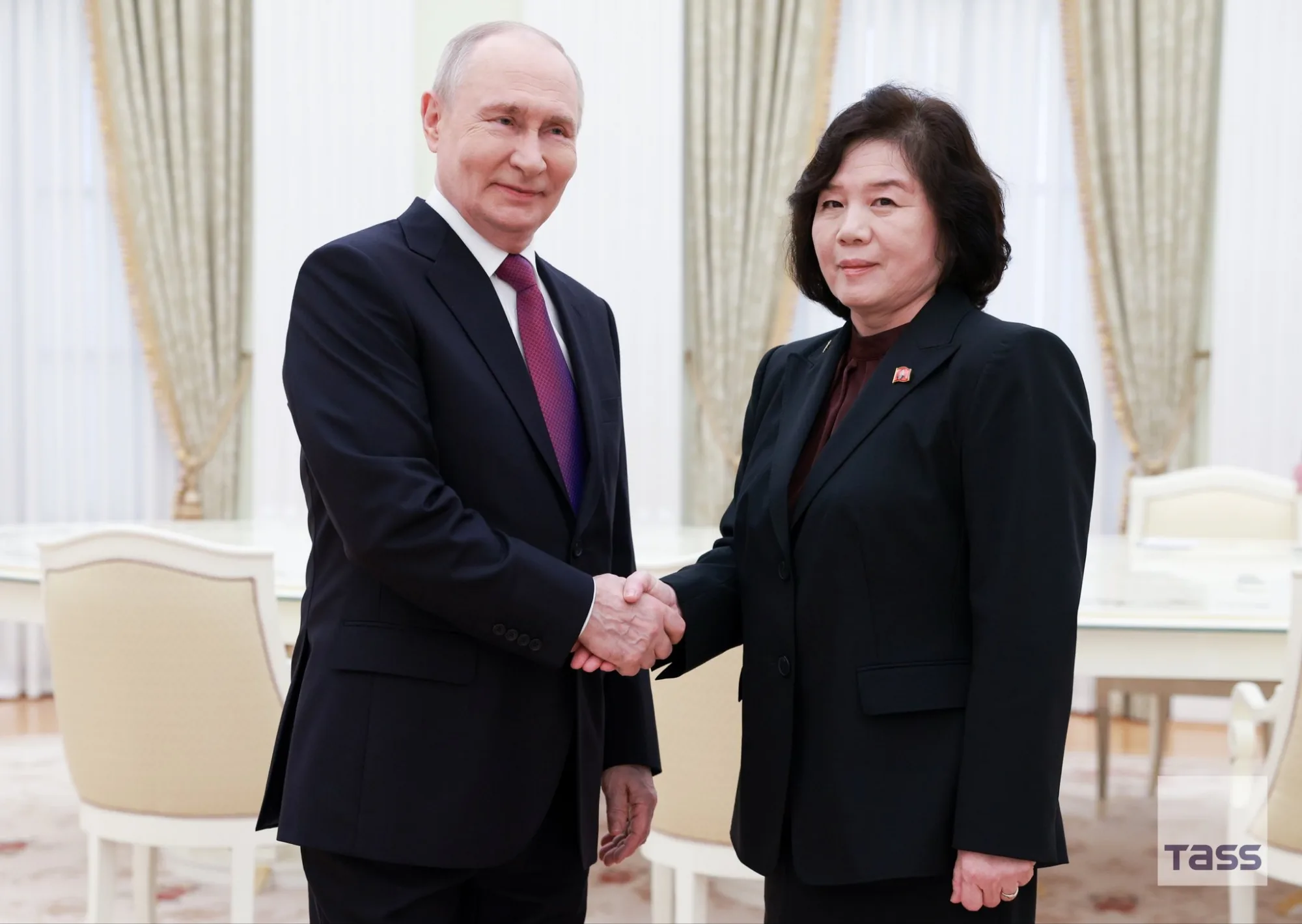 El presidente de Rusia, Vladimir Putin, recibió a la ministra de Asuntos Exteriores de la República Popular Democrática de Corea, Choe Son Hui , en el Kremlin el 19 de julio de 2026. Créditos: TASS.