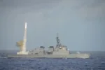 El destructor de misiles guiados JS Chokai (DDG-176) de la Fuerza Marítima de Autodefensa de Japón lanza un misil como parte del ejercicio Rim of the Pacific 2016 en el Océano Pacífico, el 22 de julio de 2016. Créditos: Ryo Tanaka.