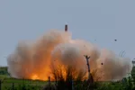 Un sistema de misiles tierra-aire MIM-104 Patriot del Ejército de EE. UU. es disparado durante un ejercicio de defensa aérea costera en Balikatan 23, en el Comando de Educación, Entrenamiento y Doctrina Naval de Filipinas, el 25 de abril de 2023. Créditos: Cuerpo de Marines de EE. UU.