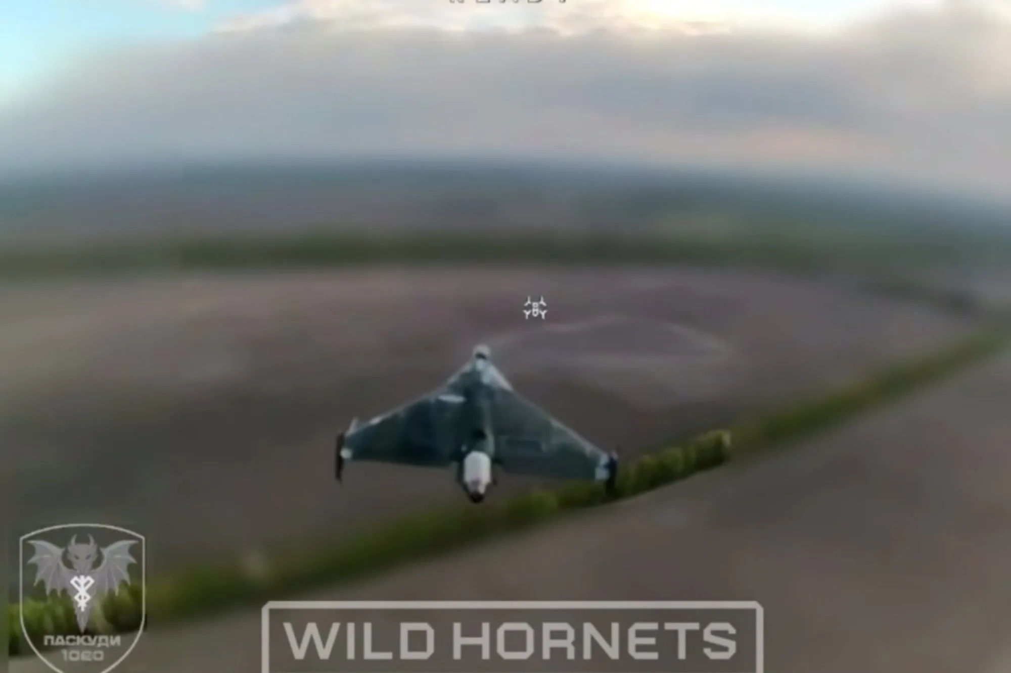 Dron de ataque ruso Geran-4 propulsado a reacción, visto a través del sistema de puntería de un dron interceptor ucraniano durante una operación de interceptación, 3 de mayo de 2026. Foto ilustrativa. Créditos: Wild Hornets.