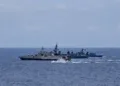 El buque de combate litoral variante Independence USS Santa Barbara (LCS 32), segundo desde el frente, navega en formación con el buque patrulla de clase Parola de la Guardia Costera de Filipinas BRP Malabrigo (MRRV 4402), al frente, el destructor de clase Murasame de las Fuerzas de Autodefensa Marítima de Japón JS Yudachi (DD 103), tercero desde el frente, y la fragata de misiles guiados de clase Jose Rizal BRP Antonio Luna (FFG 15), al fondo, durante la Actividad Cooperativa Marítima Multilateral (MCA) en la Zona Económica Exclusiva de Filipinas (Foto de la Armada de los EE. UU. por el Especialista en Comunicación de Masas de 2ª Clase Caylen McCutcheon)