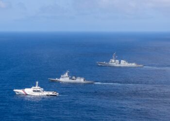 Actividad marítima cooperativa multilateral entre fuerzas armadas de Japón, Filipinas y EE.UU. del 20 al 26 de febrero de 2026 en la Zona Económica Exclusiva filipina. Créditos: USPACOM.