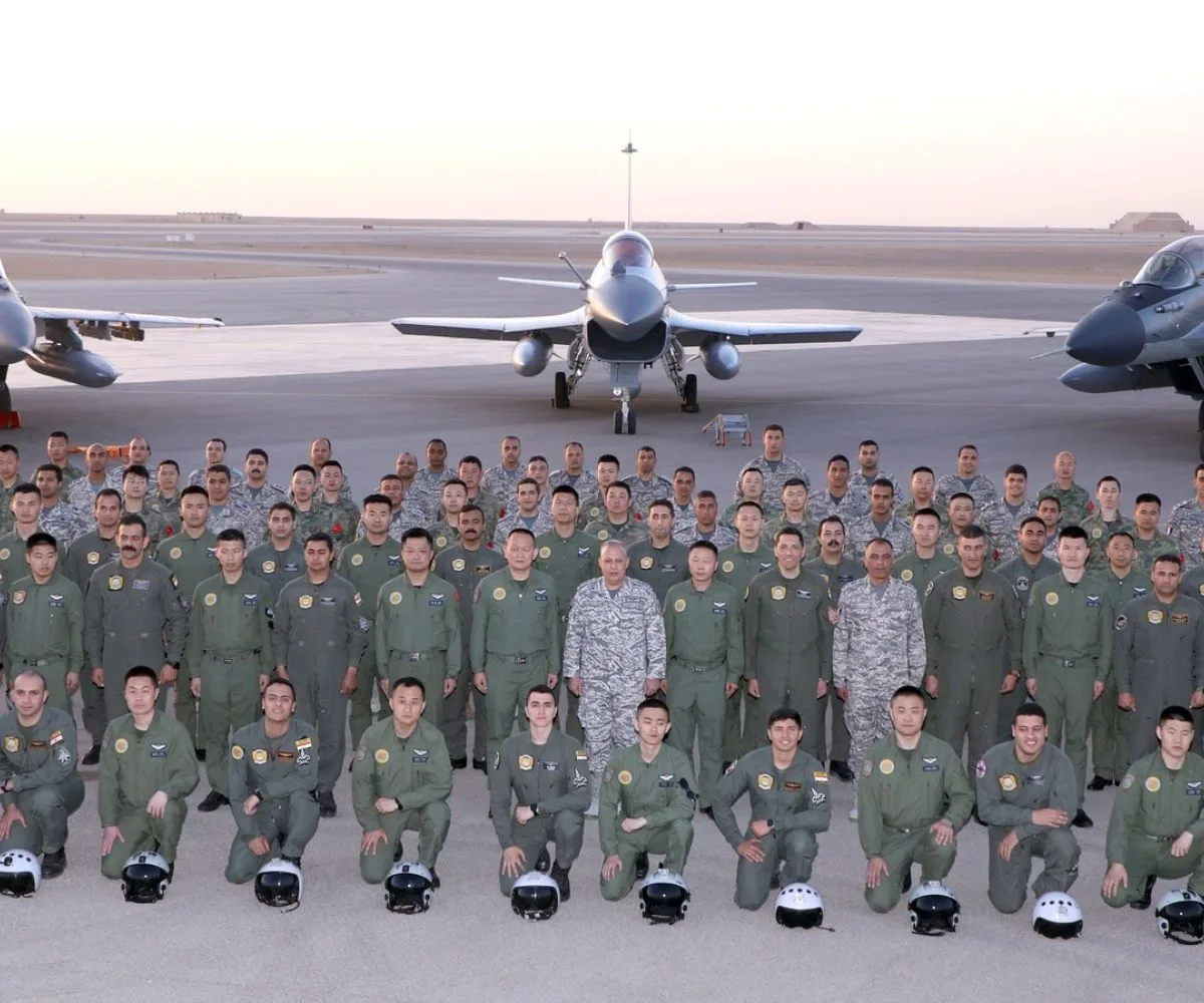 Pilotos de la Fuerza Aérea de China se despliegan a Egipto para la participación del del entrenamiento conjunto “Águilas de la Civilización 2026” en África