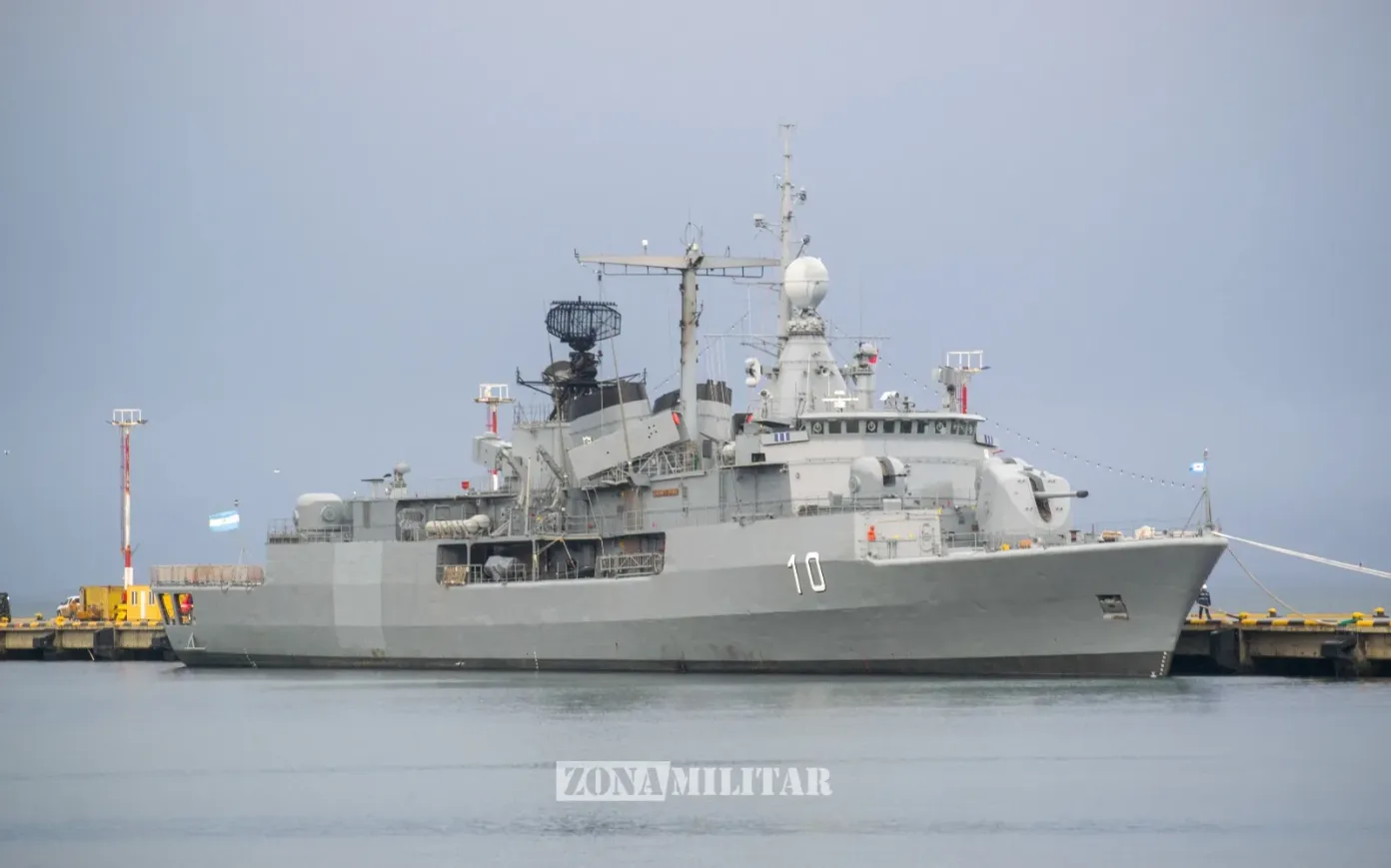 Destructor ARA Almirante Brown de la Armada Argentina en Ushuaia. Crédito: Alejo Sanchez Piccat / Zona Militar