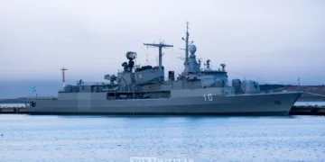 Destructor ARA Almirante Brown de la Armada Argentina en Ushuaia. Crédito: Alejo Sanchez Piccat / Zona Militar