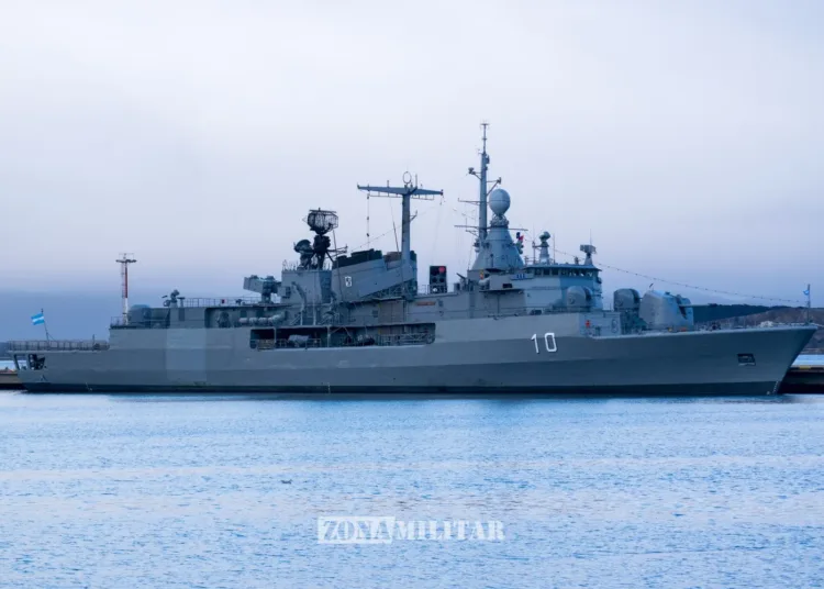 Destructor ARA Almirante Brown de la Armada Argentina en Ushuaia. Crédito: Alejo Sanchez Piccat / Zona Militar