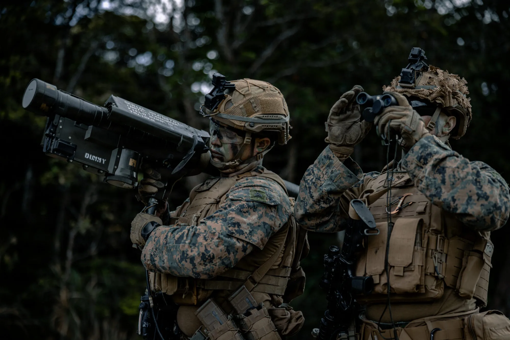 Artilleros ensayan el ataque a drones. Foto: Cabo Joaquín Dela Torre/Cuerpo de Marines de EE. UU.