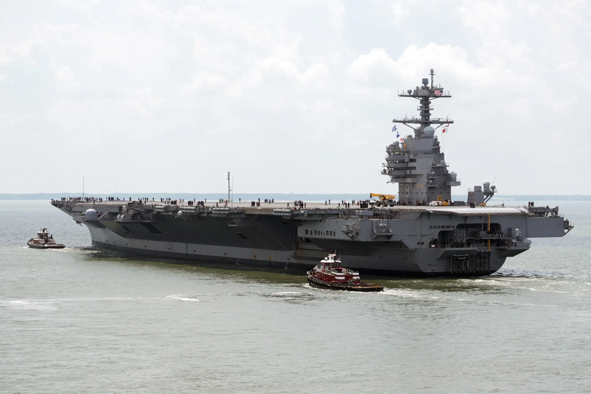 USS John F. Kennedy (CVN-79), segundo portaaviones de clase Gerald R. Ford, con avances como el sistema EMALS de lanzamiento electromagnético y mayor capacidad eléctrica, tras completar pruebas de construcción en febrero de 2026. Créditos: HII.
