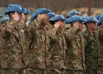Formación del nuevo contingente de Cascos Azules argentinos, integrado por personal de la Fuerza de Tarea Argentina 68 (FTA 68) y de la Unidad Aérea UNFLIGHT 66, a desplegarse en Chipre, en su ceremonia de despedida en las instalaciones de Centro Argentino de Entrenamiento Conjunto para Operaciones de Paz (CAECOPAZ).