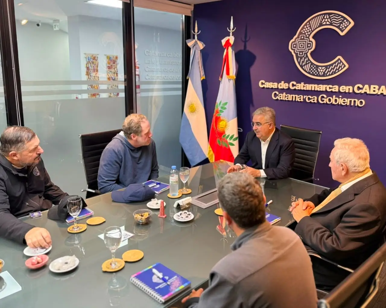 Representantes del Gobierno de Catamarca y de Utah, en la firma del Memorándum. Créditos: X (@RaulJalil_ok)