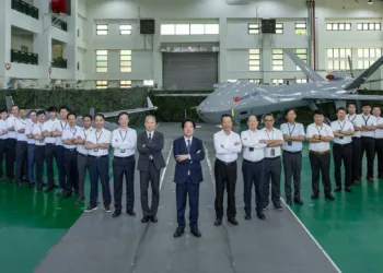 El presidente Lai Ching-te visitó el Instituto Nacional Chung-Shan de Ciencia y Tecnología para una presentación sobre el desarrollo de drones. Créditos: Ministerio de Defensa de Taiwán (ROC).