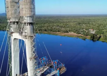 Construcción del puente que unirá Pozo Hondo con Misión La Paz (Salta), en el marco del Corredor Bioceánico Vial