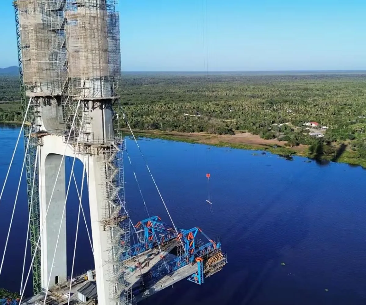 Construcción del puente que unirá Pozo Hondo con Misión La Paz (Salta), en el marco del Corredor Bioceánico Vial