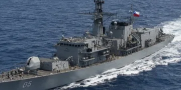 Fragata FF‑05 "Almirante Cochrane" de la Marina de Chile participa en aguas estadounidenses en Pacific Dragon 2026