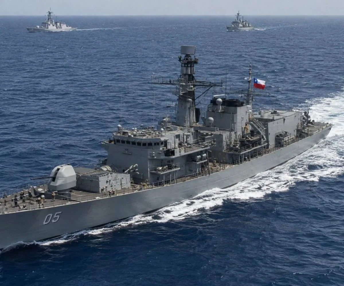 Fragata FF‑05 "Almirante Cochrane" de la Marina de Chile participa en aguas estadounidenses en Pacific Dragon 2026