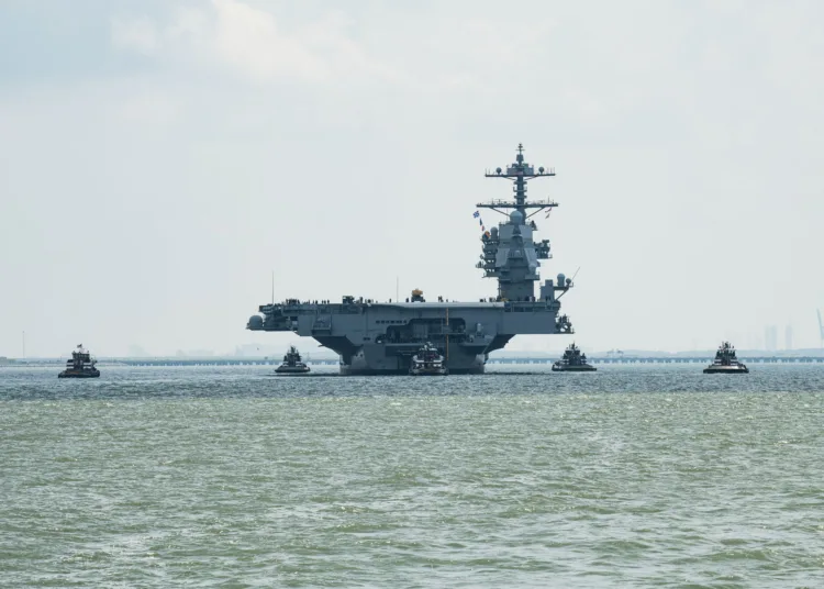 El portaaviones USS John F. Kennedy (CVN-79) partió de Newport News Shipbuilding el 12 de agosto de 2026 para realizar pruebas de aceptación en el mar, evaluando sistemas clave. Créditos: HII.