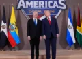 Jose Antonio Kast junto al presidente Trump, en Miami, Florida. Mark Schiefelbein (AP)