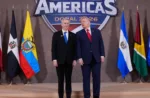 Jose Antonio Kast junto al presidente Trump, en Miami, Florida. Mark Schiefelbein (AP)