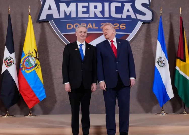 Jose Antonio Kast junto al presidente Trump, en Miami, Florida. Mark Schiefelbein (AP)