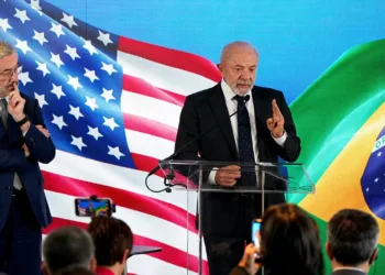 El presidente brasileño, Luiz Inácio Lula da Silva, habló con periodistas en la embajada de Brasil en Washington D.C. tras su reunión con Donald Trump en la Casa Blanca el 7 de mayo de 2026. (Foto: Elizabeth Frantz/REUTERS)