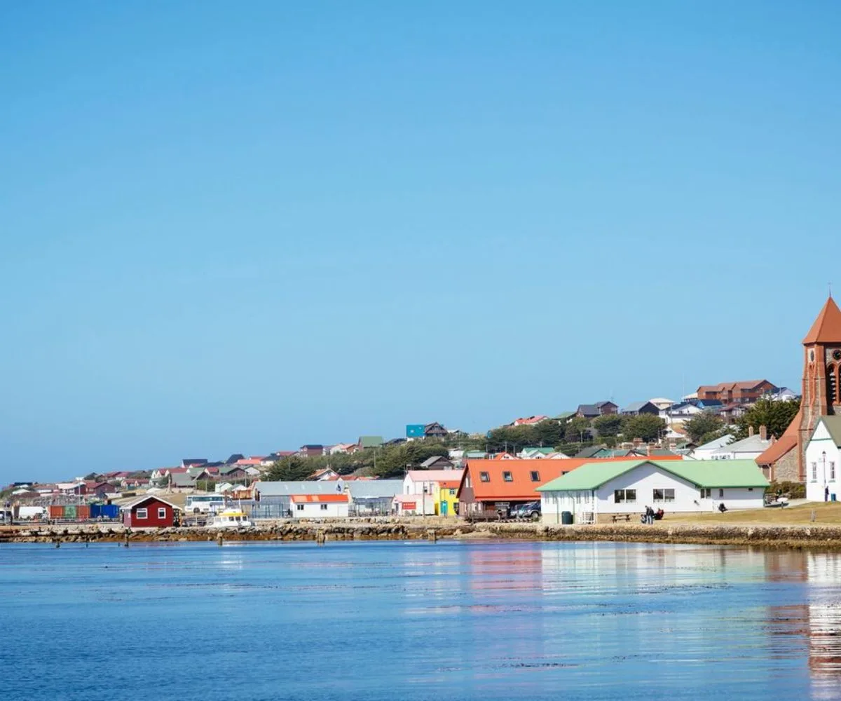 Puerto Argentino, conocido como Stanley internacionalmente, capital de las Islas Malvinas
