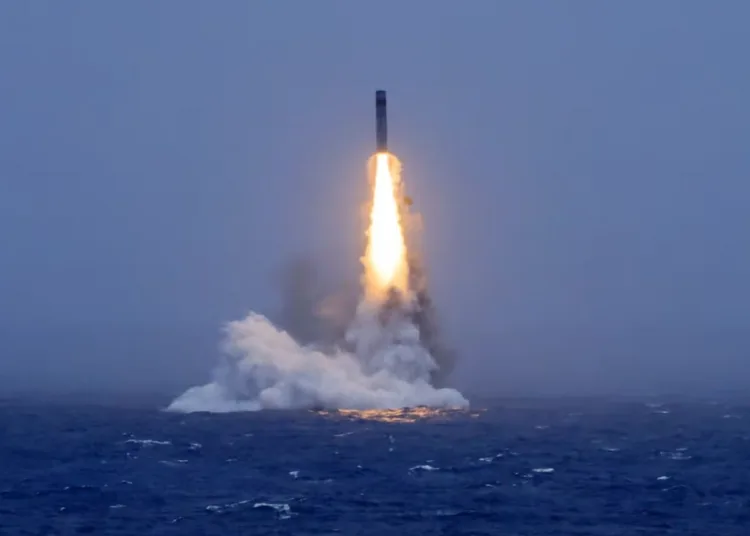 Lanzamiento de prueba de un misil estratégico de la Armada del Ejército Popular de Liberación de China, desde un submarino