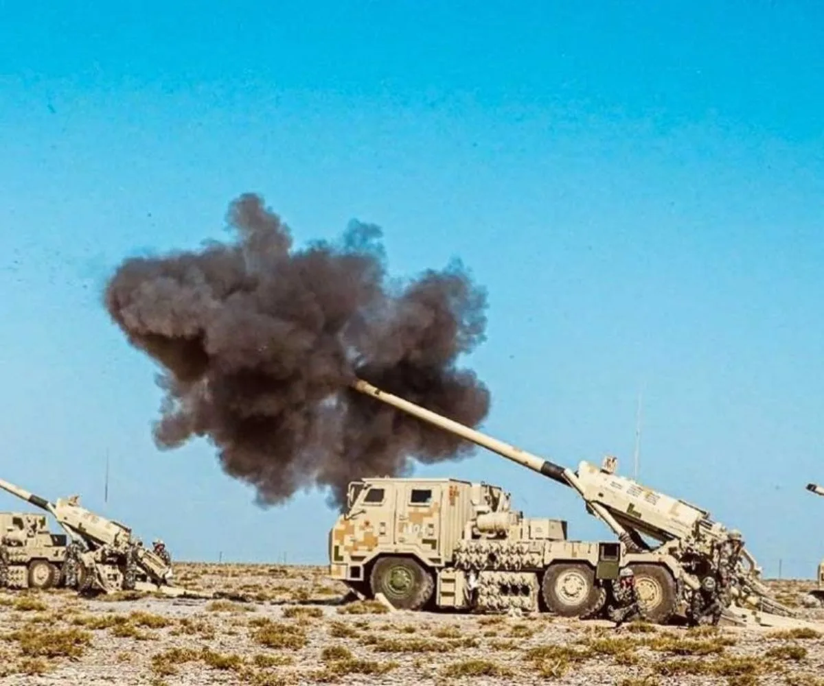 Sistemas de artillería autopropulsada SH-15, de origen chino, desplegado por Pakistán