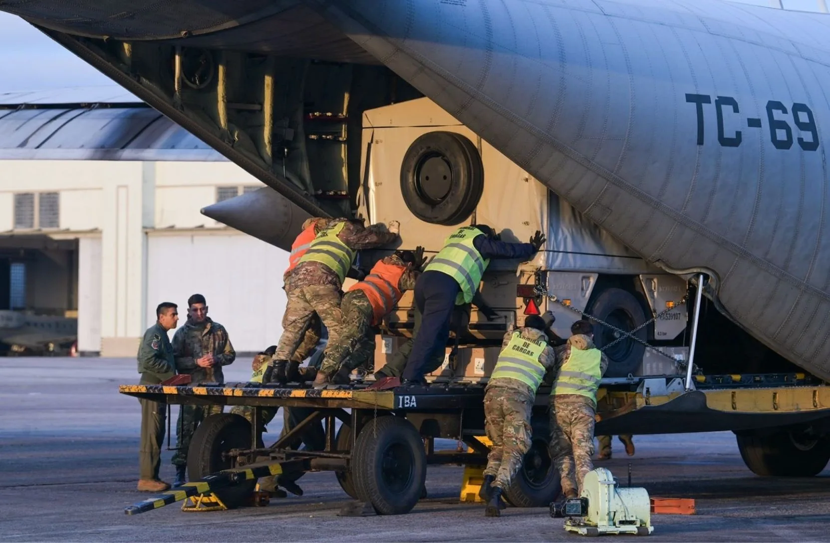 Argentina despliega un contingente de sus Fuerzas Armadas en Colombia para brindar asistencia humanitaria. Crédito: Ministerio de Defensa 