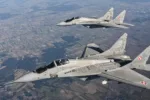 Los aviones de combate Mikoyan MIG-29 de la Fuerza Aérea Polaca participan en un ejercicio de defensa de la OTAN en la base aérea de Lask el 12 de octubre de 2022 en Lask, Polonia. Créditos: Getty Images.